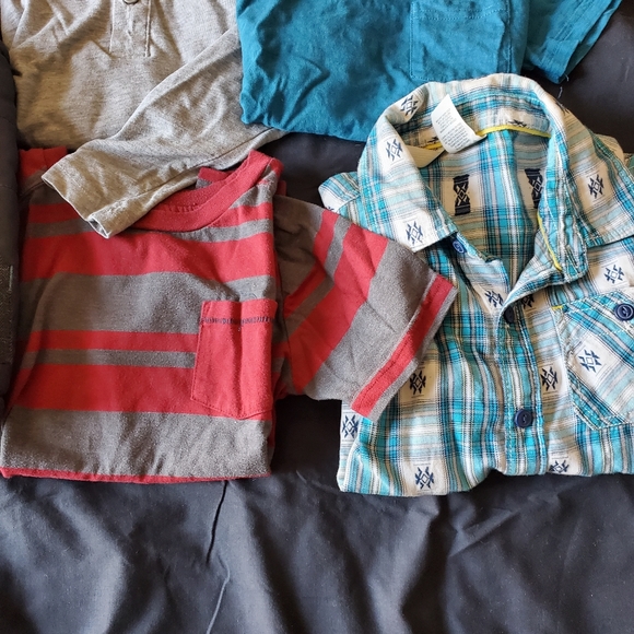Boys 5 tops size 5-6 - Picture 3 of 4